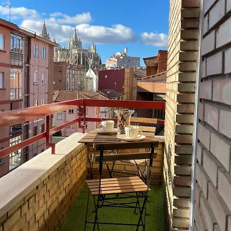 Vistas Al Eclipse Solar Y A La Catedral! El Mirador De San Guillermo Apartamento León